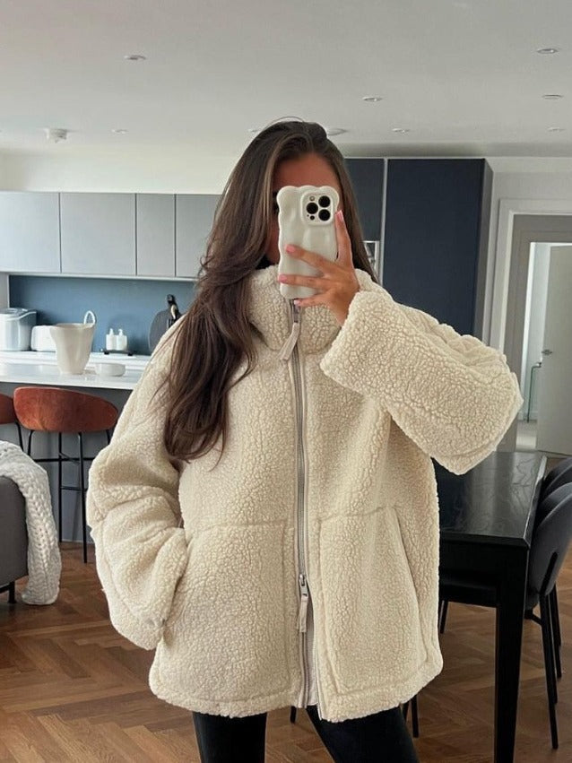 Manteau en laine d'agneau à col roulé pour femme