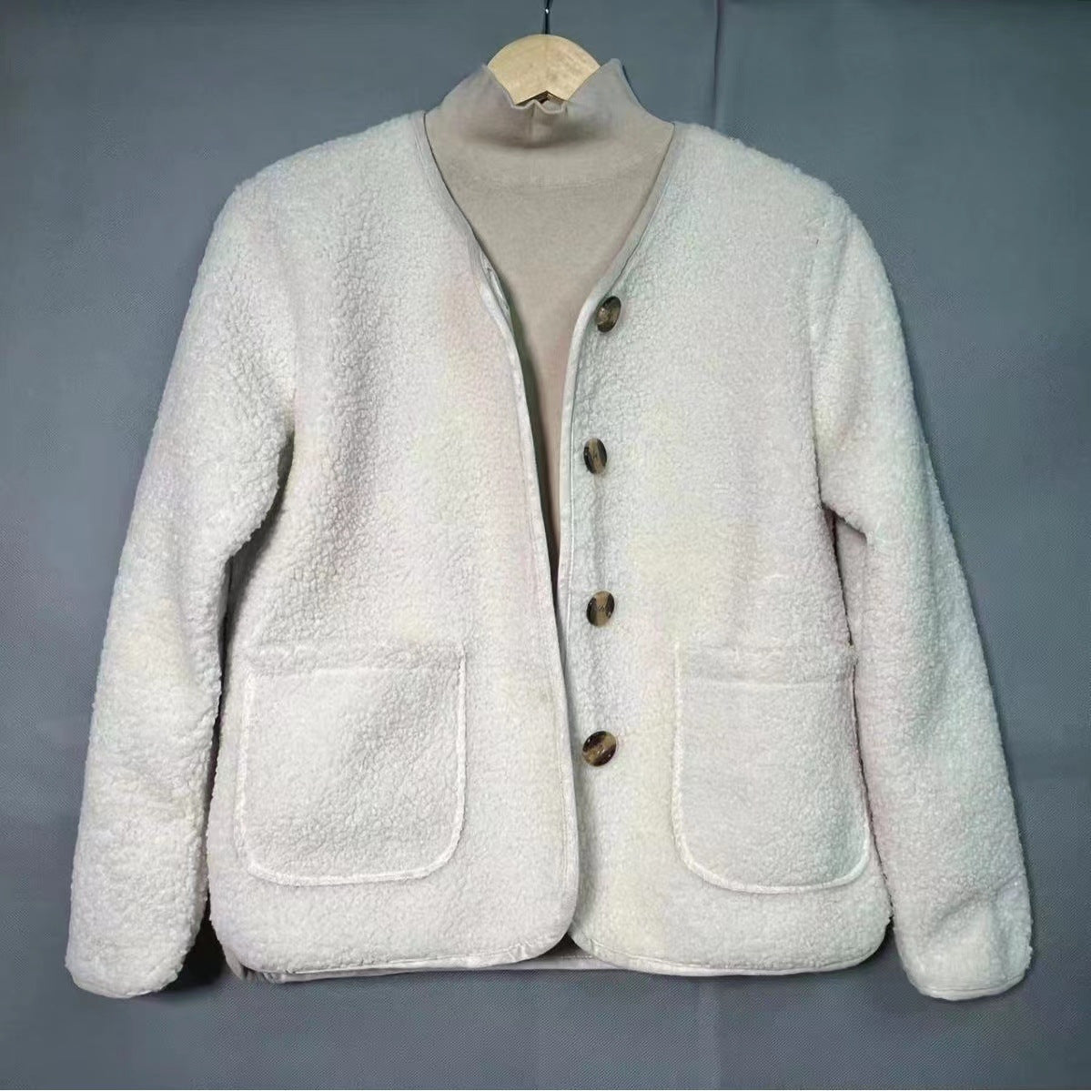 Manteau ample en laine d'agneau à col rond