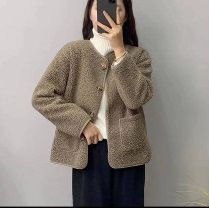 Manteau ample en laine d'agneau à col rond